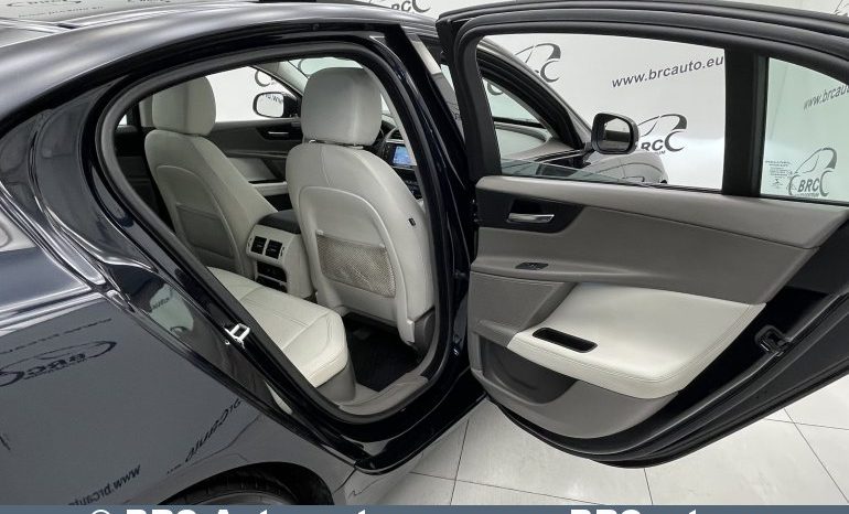 Jaguar XE 2.0i Prestige Automatas 2017 full