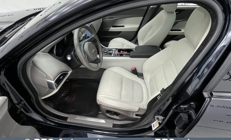 Jaguar XE 2.0i Prestige Automatas 2017 full