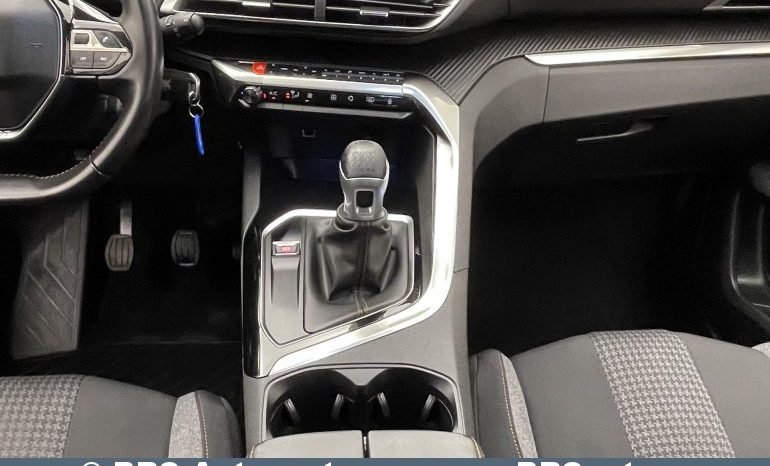 Peugeot 3008 1.2 PureTech 2018 full