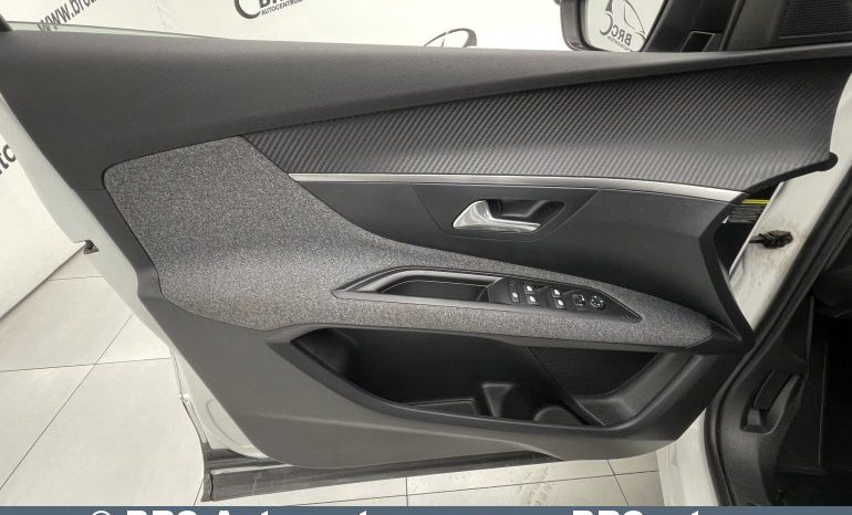 Peugeot 3008 1.2 PureTech 2018 full
