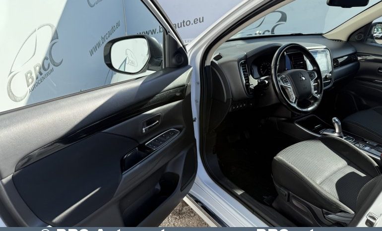 Mitsubishi Outlander 2.4 Plug-In 4WD Automatas 2020 full