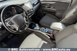 Mitsubishi Outlander 2.4 Plug-In 4WD Automatas 2020 full
