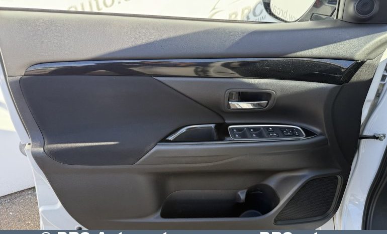 Mitsubishi Outlander 2.4 Plug-In 4WD Automatas 2020 full
