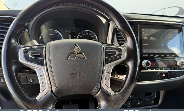 Mitsubishi Outlander 2.4 Plug-In 4WD Automatas 2020 full