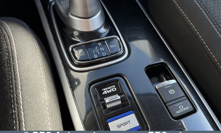 Mitsubishi Outlander 2.4 Plug-In 4WD Automatas 2020 full