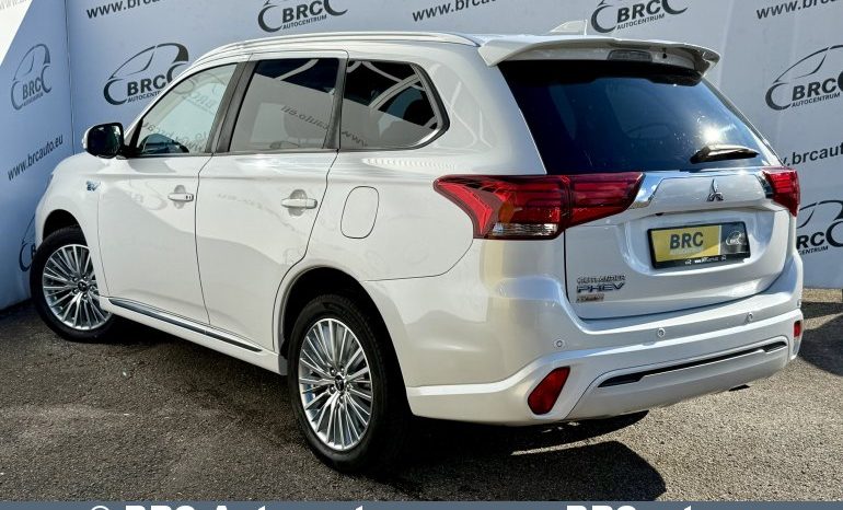Mitsubishi Outlander 2.4 Plug-In 4WD Automatas 2020 full