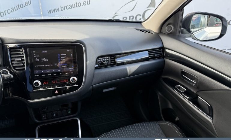 Mitsubishi Outlander 2.4 Plug-In 4WD Automatas 2020 full