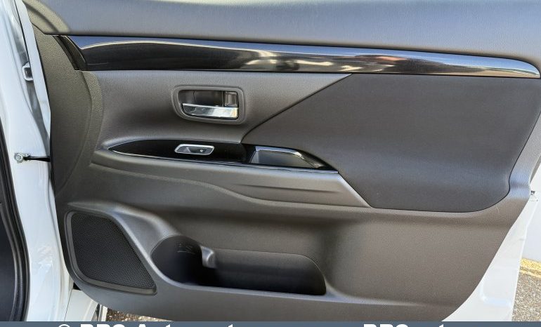Mitsubishi Outlander 2.4 Plug-In 4WD Automatas 2020 full