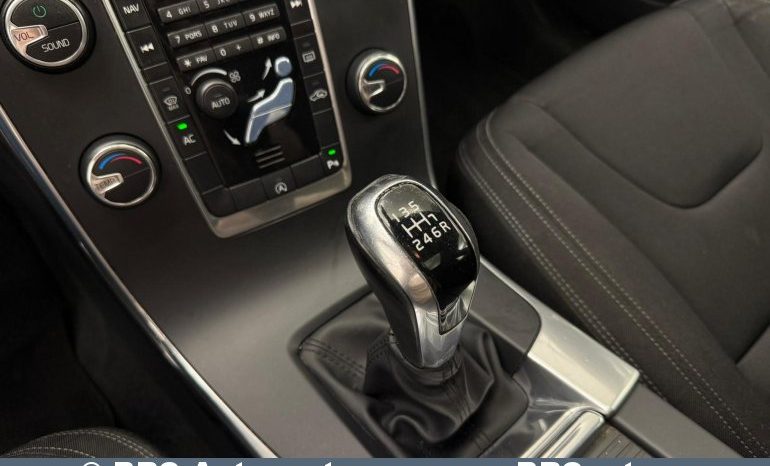Volvo V60 Cross Country D3 2018 full