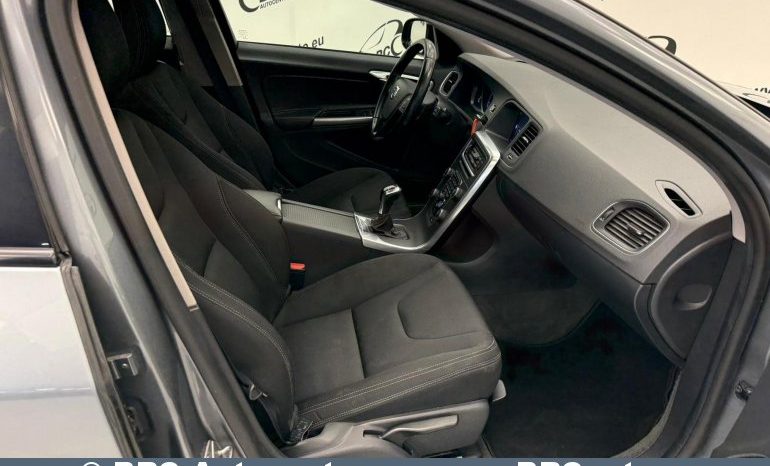 Volvo V60 Cross Country D3 2018 full