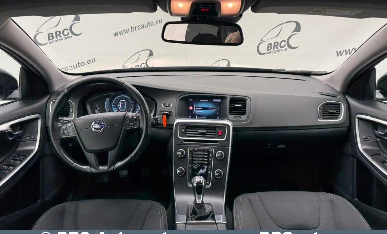 Volvo V60 Cross Country D3 2018 full