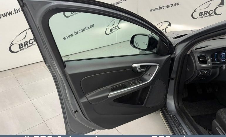 Volvo V60 Cross Country D3 2018 full
