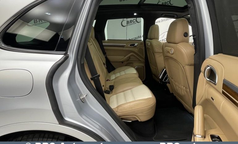 Porsche Cayenne  2015 full