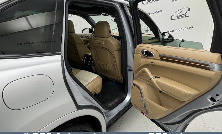 Porsche Cayenne  2015 full