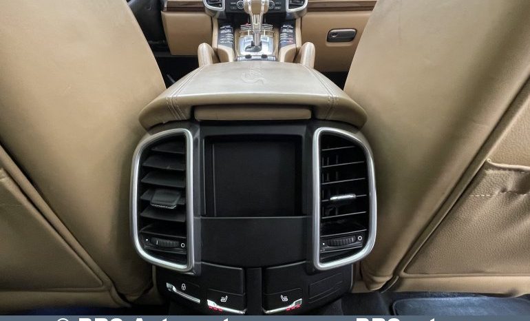 Porsche Cayenne  2015 full