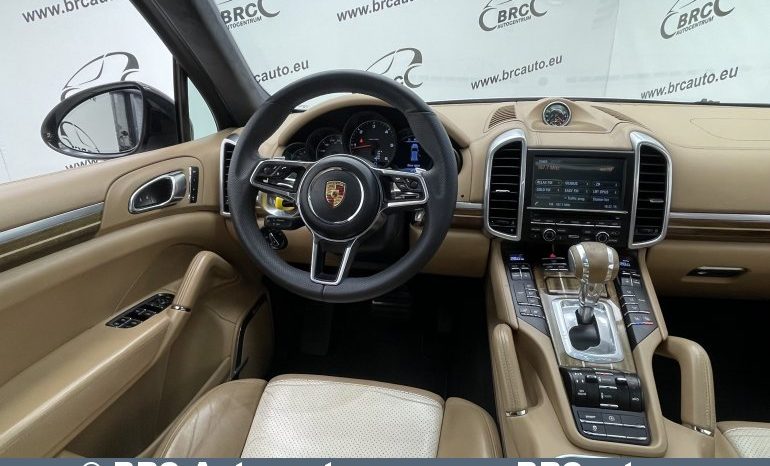 Porsche Cayenne  2015 full