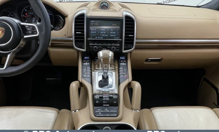 Porsche Cayenne  2015 full