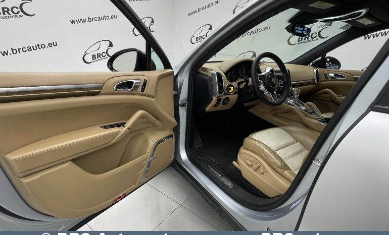 Porsche Cayenne  2015 full
