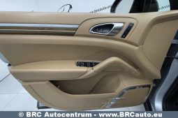 Porsche Cayenne  2015 full