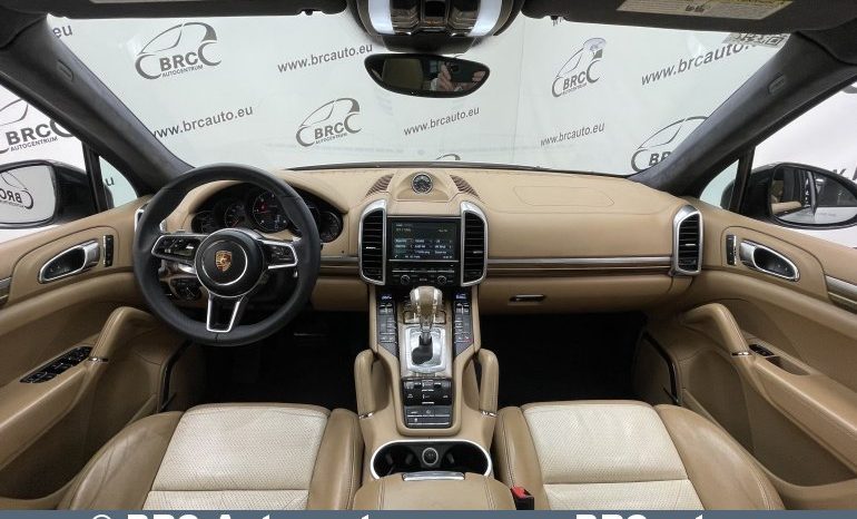 Porsche Cayenne  2015 full