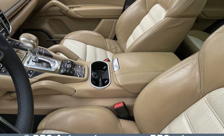 Porsche Cayenne  2015 full
