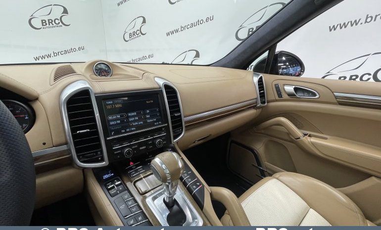 Porsche Cayenne  2015 full