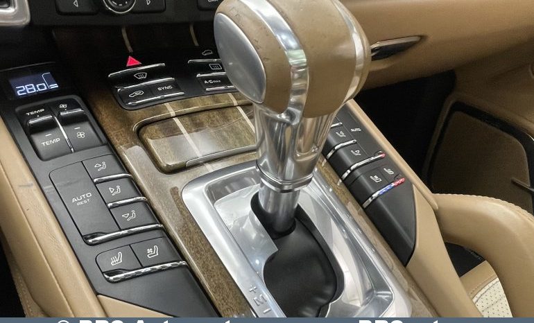 Porsche Cayenne  2015 full