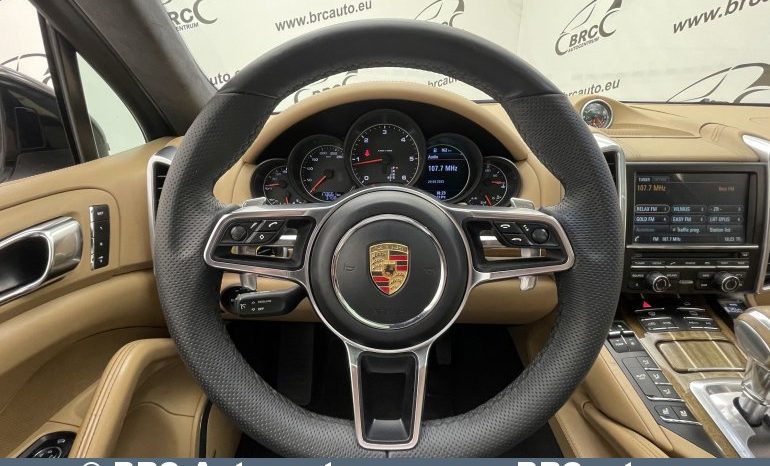 Porsche Cayenne  2015 full