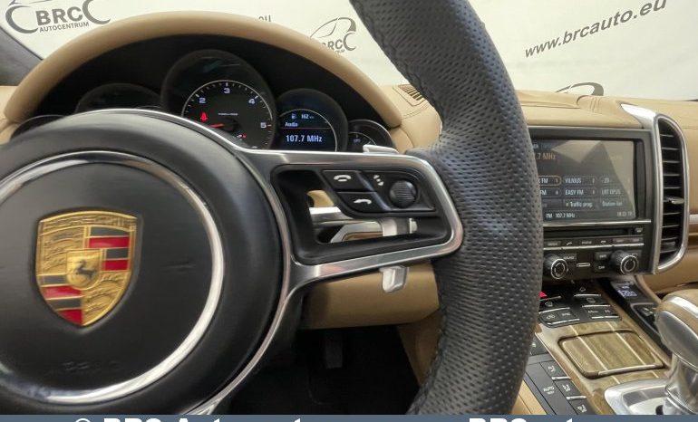 Porsche Cayenne  2015 full