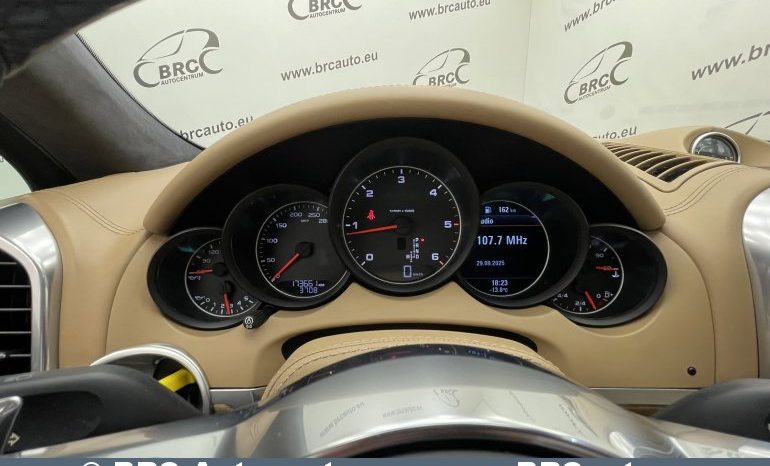 Porsche Cayenne  2015 full