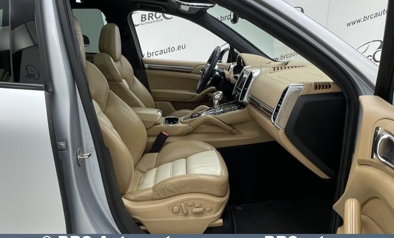 Porsche Cayenne  2015 full