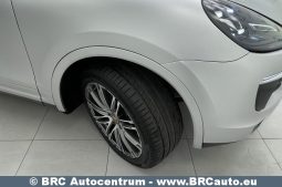 Porsche Cayenne  2015 full