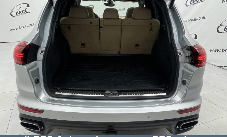 Porsche Cayenne  2015 full
