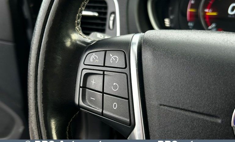 Volvo V40 2.0 D2 R-Design 2015 full