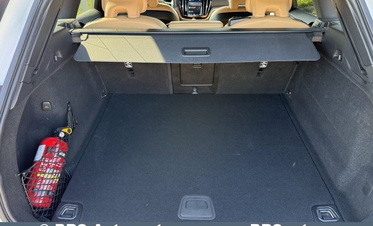Volvo XC 60 2.0 B5 Mild-Hybrid Automatas 2023 full