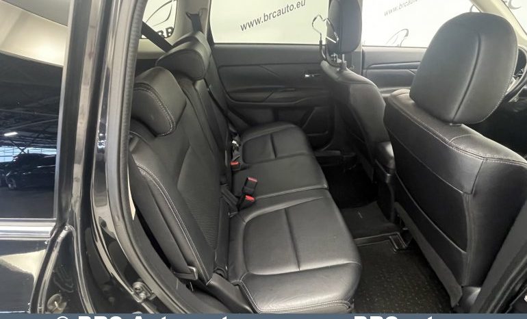 Mitsubishi Outlander 2.0 4WD CVT Automatas 2016 full