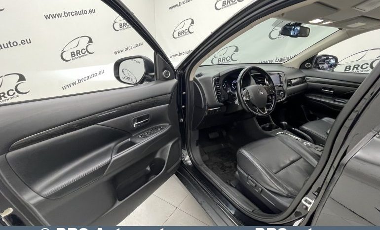 Mitsubishi Outlander 2.0 4WD CVT Automatas 2016 full