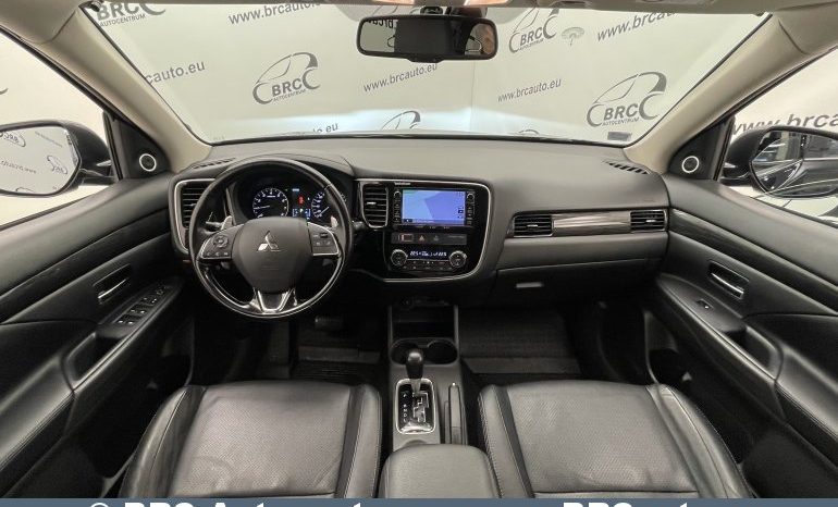 Mitsubishi Outlander 2.0 4WD CVT Automatas 2016 full