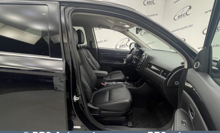 Mitsubishi Outlander 2.0 4WD CVT Automatas 2016 full