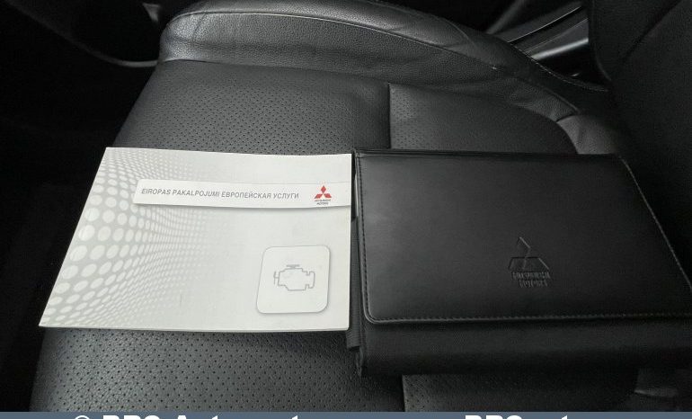 Mitsubishi Outlander 2.0 4WD CVT Automatas 2016 full