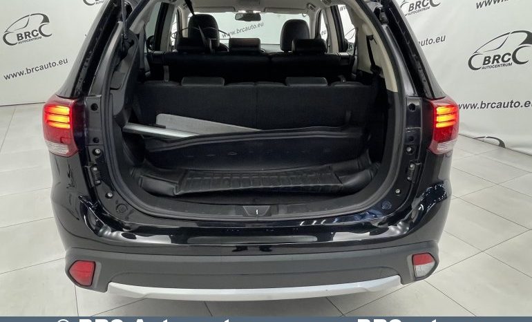Mitsubishi Outlander 2.0 4WD CVT Automatas 2016 full