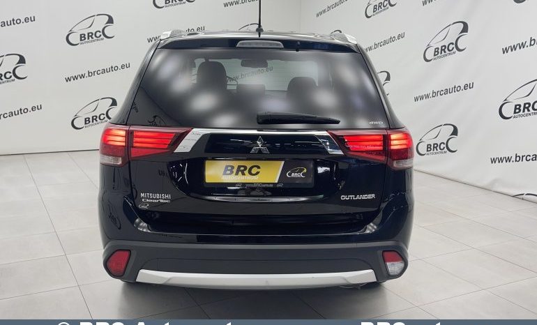 Mitsubishi Outlander 2.0 4WD CVT Automatas 2016 full