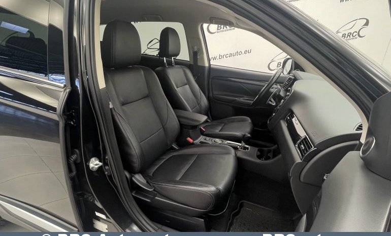 Mitsubishi Outlander 2.0 4WD CVT Automatas 2016 full