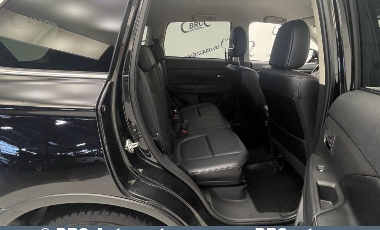 Mitsubishi Outlander 2.0 4WD CVT Automatas 2016 full