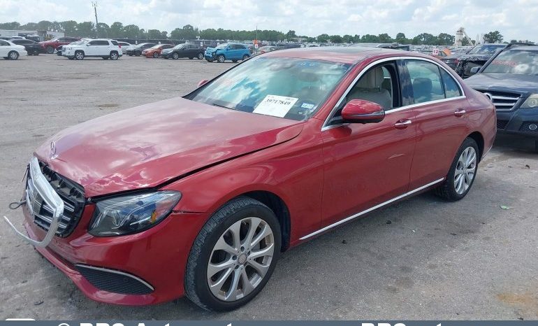 Mercedes-Benz E 300 Automatas 2017 full