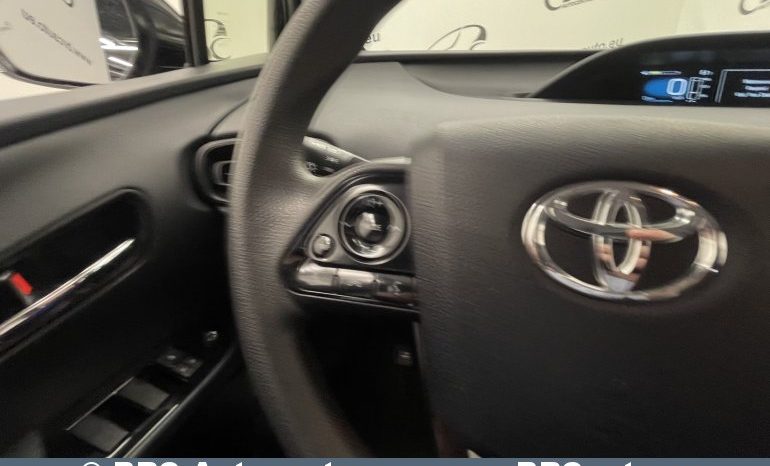 Toyota Prius 1.8 Hybrid Automatas 2019 full