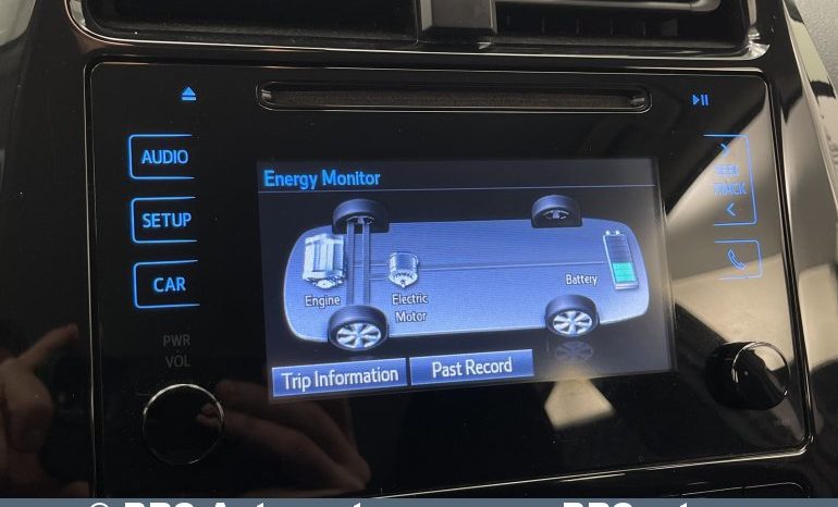 Toyota Prius 1.8 Hybrid Automatas 2019 full