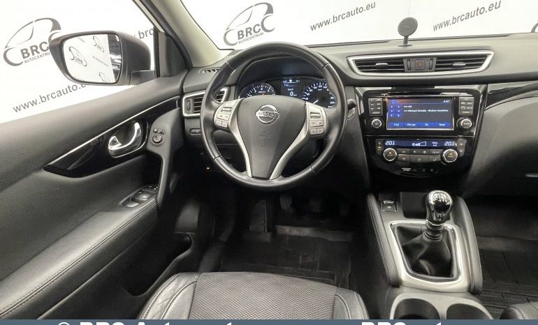 Nissan Qashqai 1.6 DIG-T 2015 full