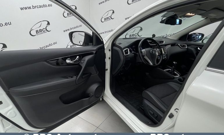Nissan Qashqai 1.6 DIG-T 2015 full
