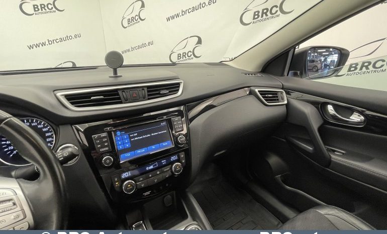Nissan Qashqai 1.6 DIG-T 2015 full